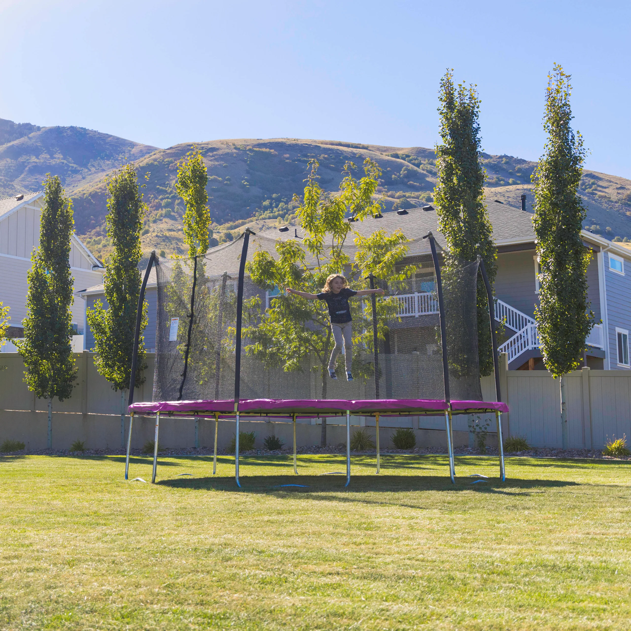 15' Round Trampoline for Kids with No-Gap Enclosure and Basketball Hoop